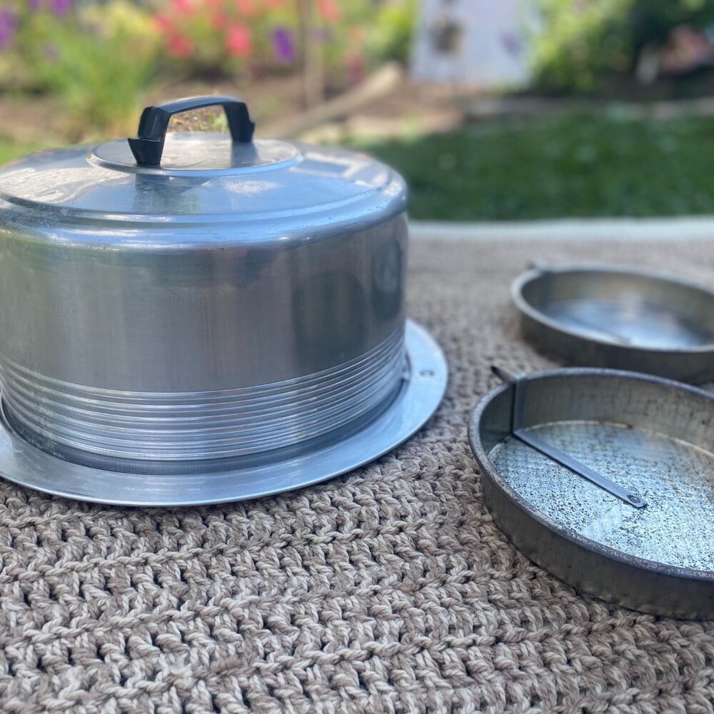 Vintage Regal Ware Inc. Aluminum Pie & Cake Carrier Bundle Cottagcore Farmhouse